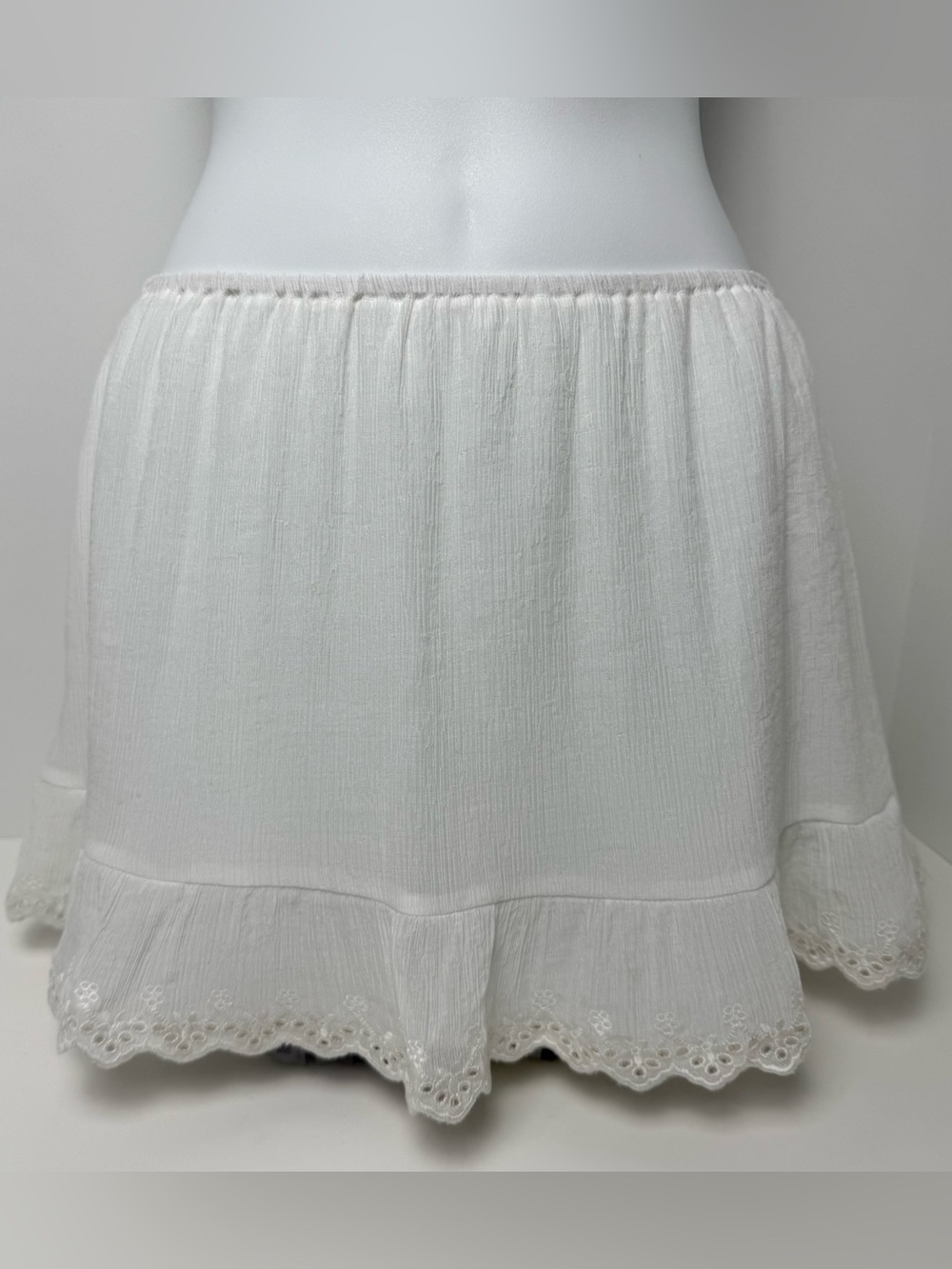 Grey Bandit White Crinkle Eyelet Ruffle Mini Skirt Size S NWT